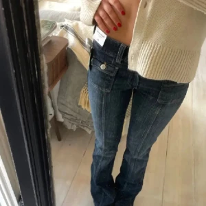 Jeansss - Super fina jeans från hm! Lånade bilder så mina är inte helt nya men i super bra skick 🍁🍁🪭passar mig som är 160