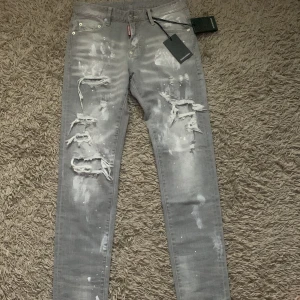 Dsquared2 jeans grey limited edition - Helt nya dsquared2 jeans limited edition oanvänd 