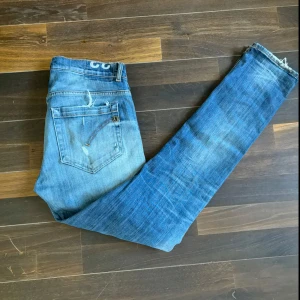 Dondup jeans  - Två par jeansRiktigt feta dondup george, hör av dig vid frågor🤩