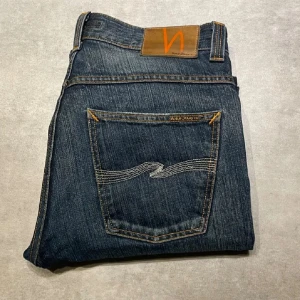 Nudie Jeans - Säljer nu dessa riktigt feta nudie jeans (slim fit) storlek 32. Skriv för funderingar 