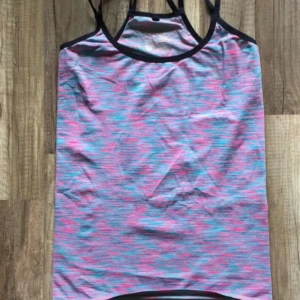 Tränings topp - Superfin flerfärgad träningstopp i nyskick 😊🩷 uppskattar den till en 36a