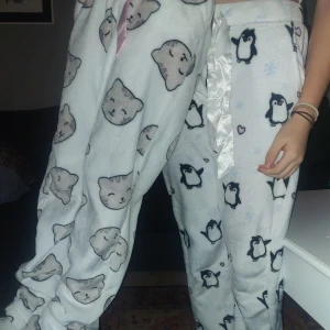 Säljer två mjukisbyxor  - S och xs 150 för en 200 för båda