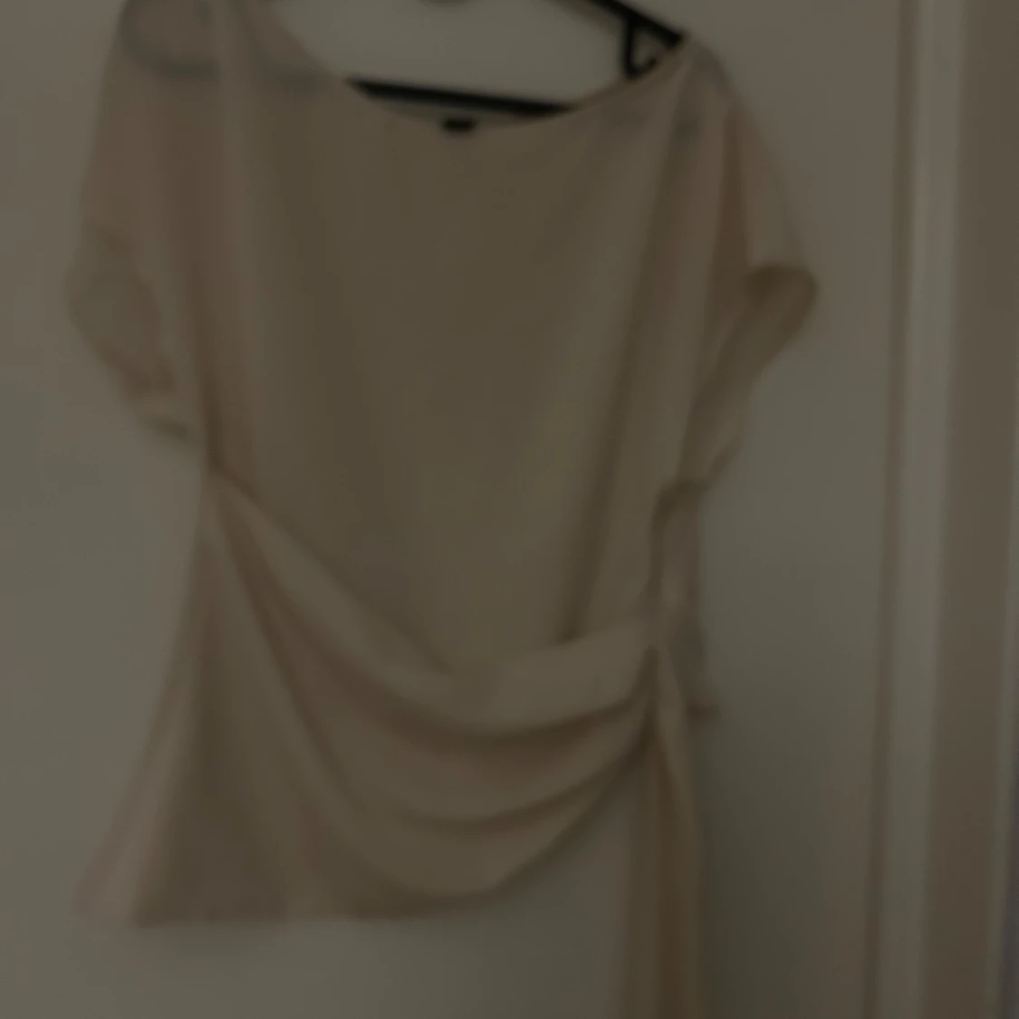 Beige blus med knytband