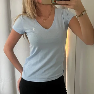 Ralph Lauren t-shirt - Superfin ljusblå Ralph Lauren t-shirt🥰 ❗️ta ej mina bilder❗️