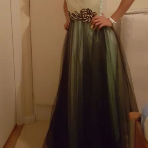 Klänning  - Klänning fin till fester 