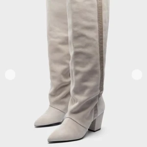 Twist&Tango boots - Säljer jättefina Twist&Tango boots i beige. Storlek 36, passar även mig som brukar ha 37.  Aldrig använda med box kvar. 