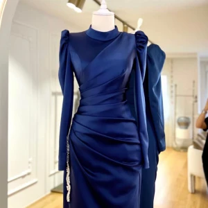 Fest klänning - Fina klänning i vacker färg. Från Turkiet helt ny och oanvänd . Pris kan diskuteras. 