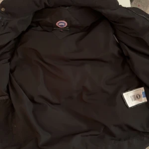 Canada Goose väst  - Den passar inte mig längre drf säljer jag den 