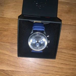 Regal klocka - Har inte använda den.den helt ny den behöver bara Batteri 