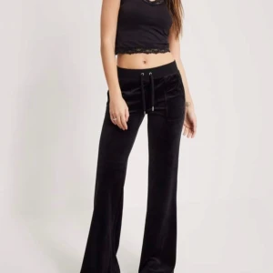 Svarta juciy  - Har inga defekter 