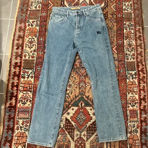 Burberry jeans - Burberry X supreme ownvända nyskick