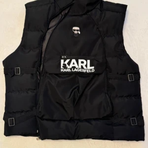 Väst  - Superfin väst använd någon gång 