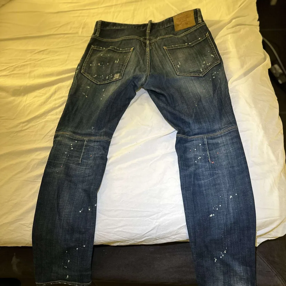 Dsquared2 jeans. Riktigt fräscha jeans. Inga skador eller något,i riktigt bra skick. Storlek: 48. Farkut & Housut.