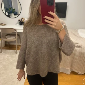 Stickad tröja  - Så fin stickad tröja med lite trekvartsärm!