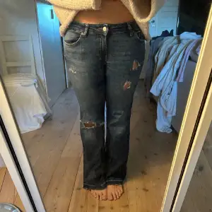 jättefina only jeans som jag köpte på plick(bilderna från förra ägaren) men dom passade inte mig tyvärr! passar någon som är 165 eller under 165! sitter som en storlek 38 eller M! 