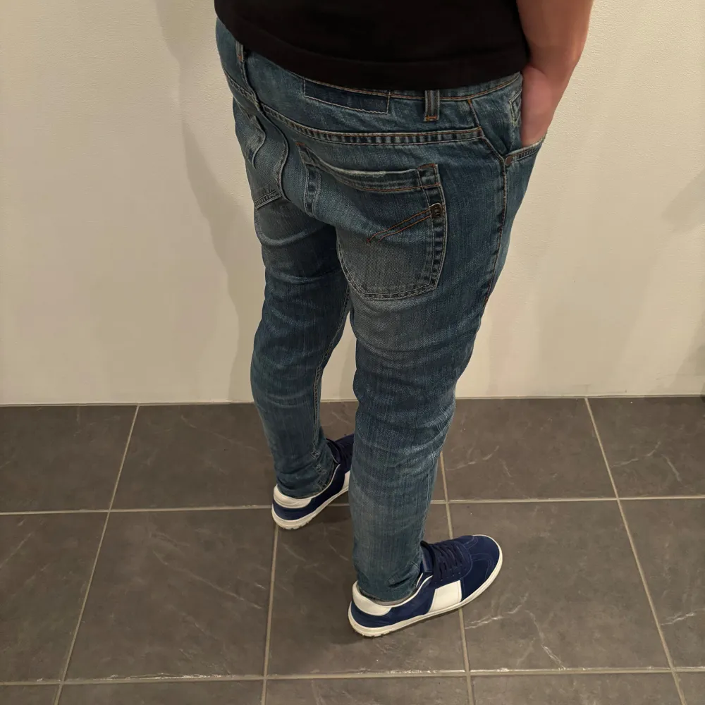 Dondup Jeans George! Trendigaste jeansen på marknaden.  Skick= 9,5/10 Ny pris= 4000 kr Säljs för= 849 kr. Jeans & Byxor.