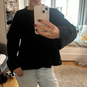 Stickad tröja  - Super fin! Står storlek M men skulle säga XS/S 