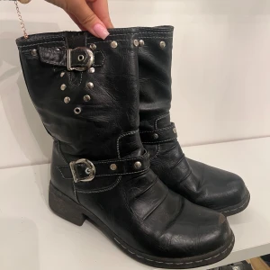 boots  - Storlek 37