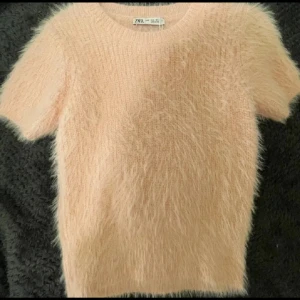Fluffig tröja - Super skön tröja från Zara. Knappt använd