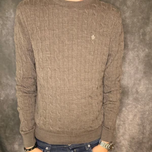 Morris tröja  -  // Morris tröja | Nyskick | Storlek: XS (står S i lappen men är helt fel ) | Nypris runt 1600kr | Kontakta för fler frågor eller funderingar // Deluxecloset