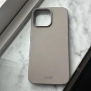 Skal  - iPhone 14 PRO Max skal i beige ifrån Holdit. Helt nytt utan förpackning. 