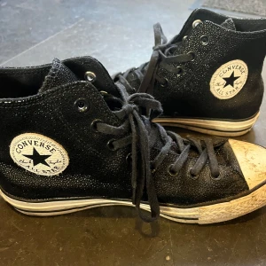Coola converse - Sååå snygga och unika converse⭐️ Stl 41 men passar även mig som har stl 39/40