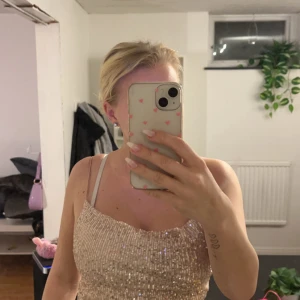 Fest linne - Från shein, köpte för längesen använd 1 gång, storlek xs