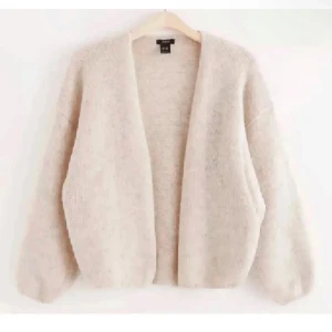 Lindex kofta - Snygg lindex kofta som är lite nopprig men annars fin❤️