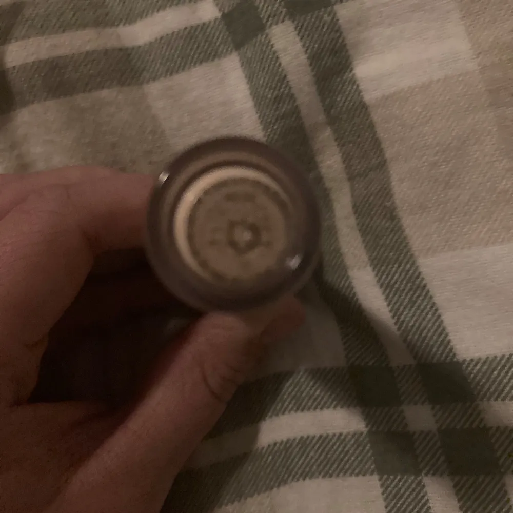 Elf 16 he concealer i LIGHT SAND. Säljs pågrund av att det var fel färg för mig. Endast swatchad.. Skönhet.