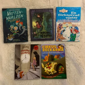Barn böcker för åldrarna 6-9 - 5 stycken böcker i nyskick! För åldrarna 6-9! Kategori: äventyr/deckare. Böckerna kan även säljas separat för 30kr styck