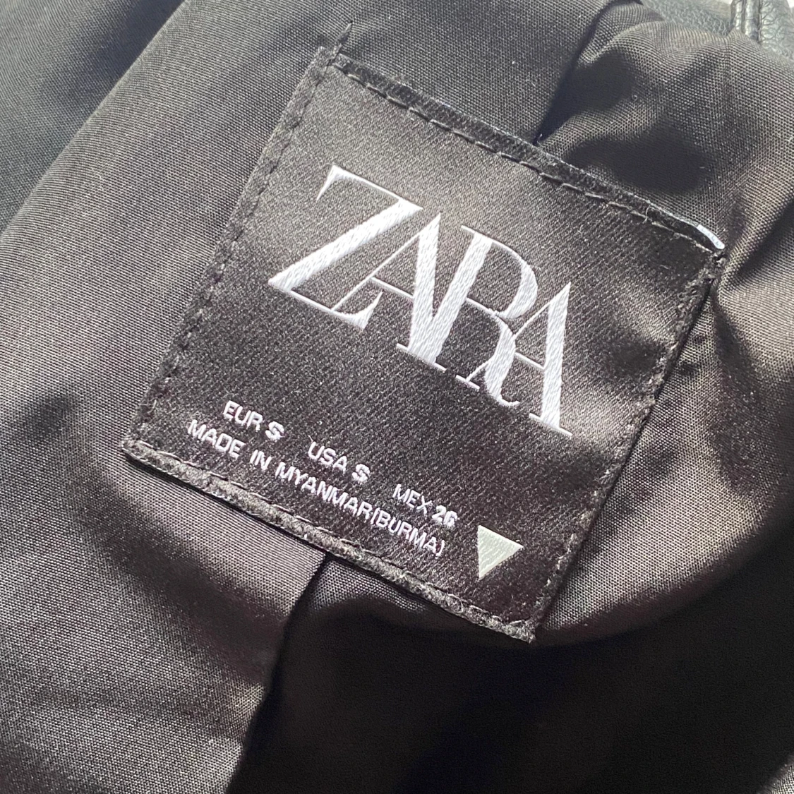 Svart Läderjacka - 92