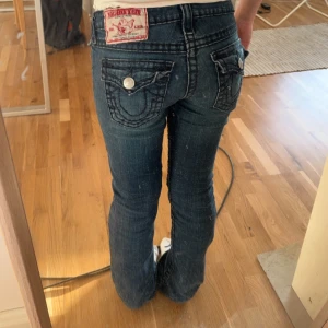 true religon jeans - säljer mina truyes pga att dom är för långa 27 i midjan och jätte bra skick 