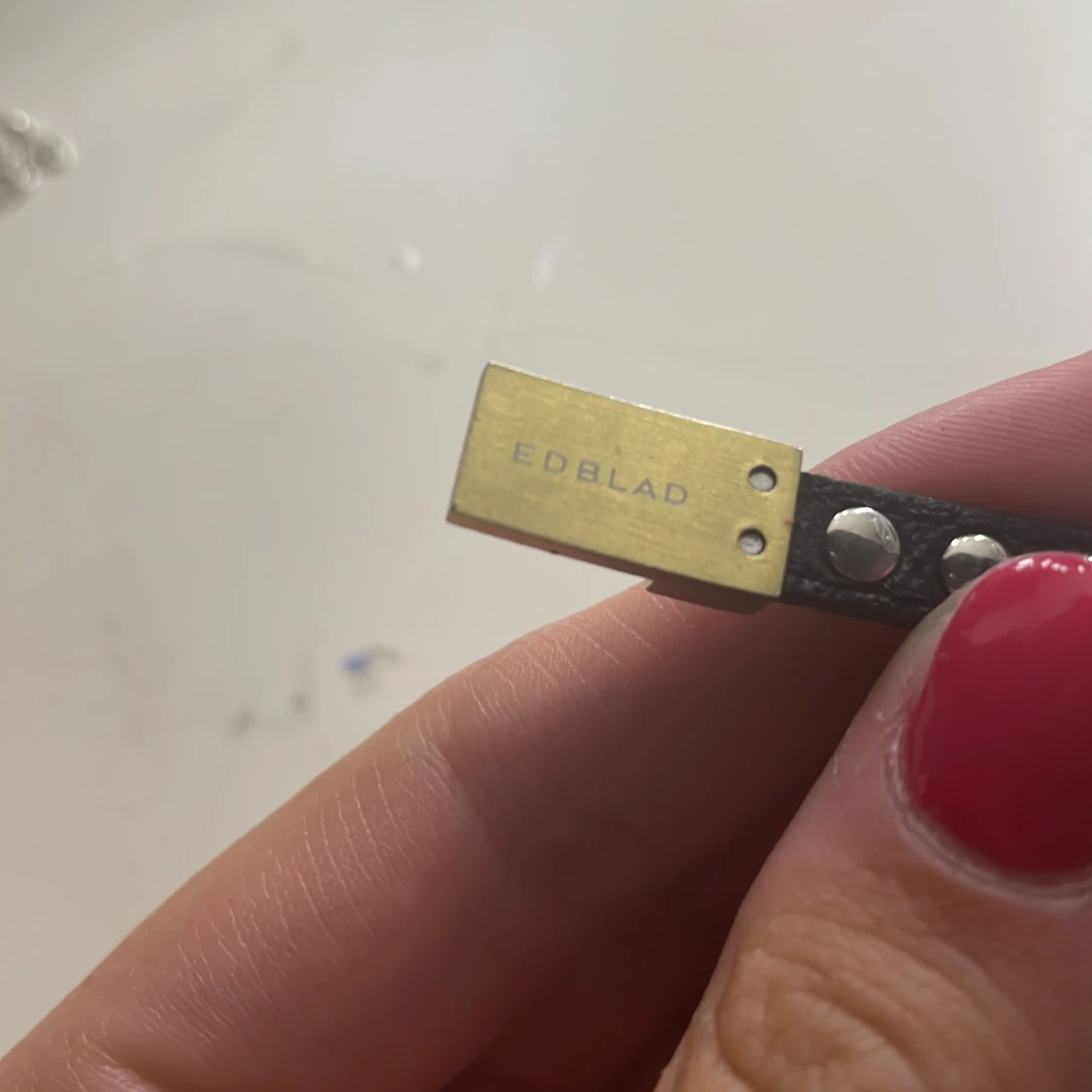 Svart armband med guldnitar från Edblad - 92