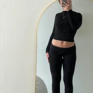 Tröja - Svart tröja från bikbok. Öppen rygg 