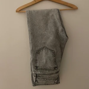 Hope Rush storlek 28 - Tja! Säljer dessa fräscha Hope Rush i storlek 28! Väldigt fint skick sparsamt använt, hojta till vid frågor! Pris ej hugget i sten.