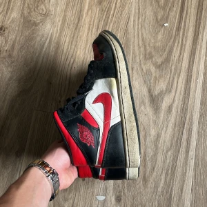 Air Jordan  - Tjenare säljer nu dessa air Jordan bra skick Inge trasig eller nått bara smutsiga och general wear mvh wilmer  