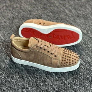 Säljer loubs - Storlekar inne: 36-48