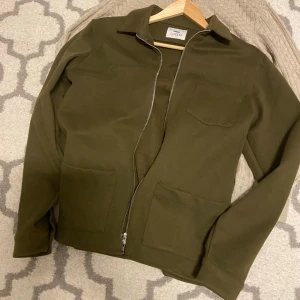 Ciszere tröja med dragkedja  - Har inte använt den. Storlek M