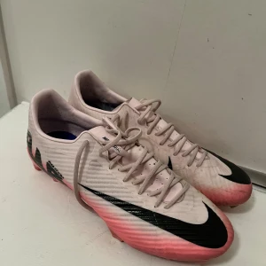 Nike Air Zoom Mercurial - Fotbollsskor från Nike i bra skick. Skriv om frågor⚽️⚽️ Priset är förhandlingsbart