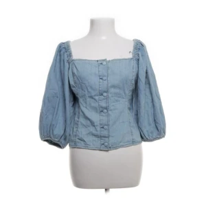 Jeanstopp  - Säljer denna ljusblå jeanstopp i storlek L. Kan mötas i Stockholm 💗💗