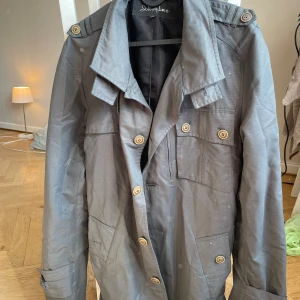 Johnny love rock - Använt sparsamt och kostade ny cirka 400 Euro. Riktig stilig och välskött perfekt till hösten och våren. L men passar M