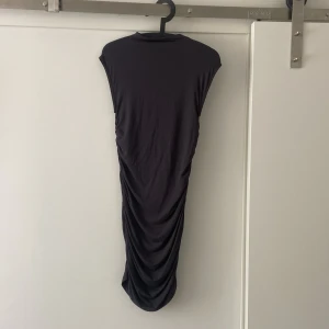 klänning  - oanvänd gina klänning 