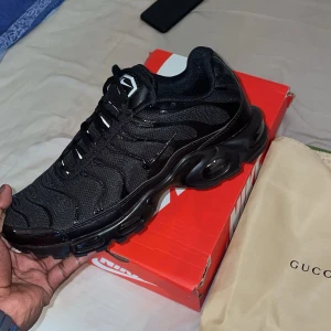 Nike tn skor - Säljer mina tn skor de är helt oanvända och är helt nya. Storlek 44 och kan mötas upp i Göteborg 