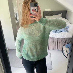 Mintgrön tröja - Fin mintgrön tunt stickad tröja från Zara! Inga defekter! 
