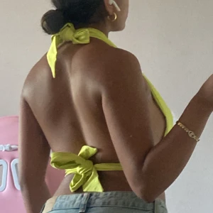 Backless top - En perfekt sommartop. Storlek S, Backless, Ginaricot, Bra skick 