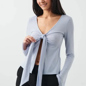 Blå topp - Säljer min knyt topp från Gina💕 säljer då den inte kommer till användning. Inga deftekter. Nypris 299,95kr💕