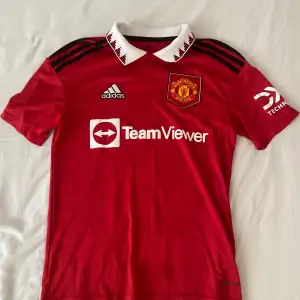 Manchester united tröja 13-14. Använd fåtal gånger. Skriv gärna om det är något ni är intresserad över