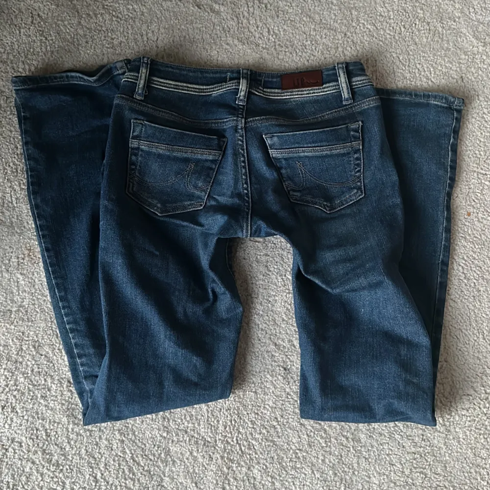 Så snygga Ltb jeans i storlek 36/34. Inga defekter. Skriv för mer information om midjemått och innerbenslängd. Jag är 171 för referens och är bra i längd/ går ner ännu längre om man är längre ❤️. Jeans & Byxor.