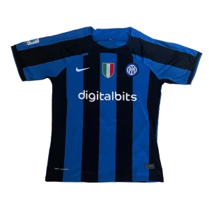 Inter milan hemma tröja 2022 - Rätt använd inget namn på ryggen! Står XL i tröjan men passar även L