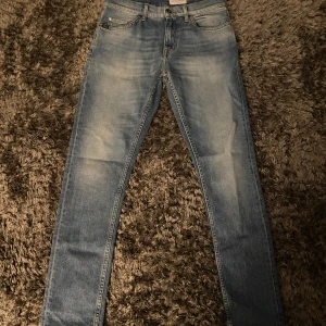 Tiger of Sweden jeans - Säljer att par jeans från tiger of Sweden i ett mycket bra skick. Använt ett par få gånger. Hör av dig vid funderingar! 